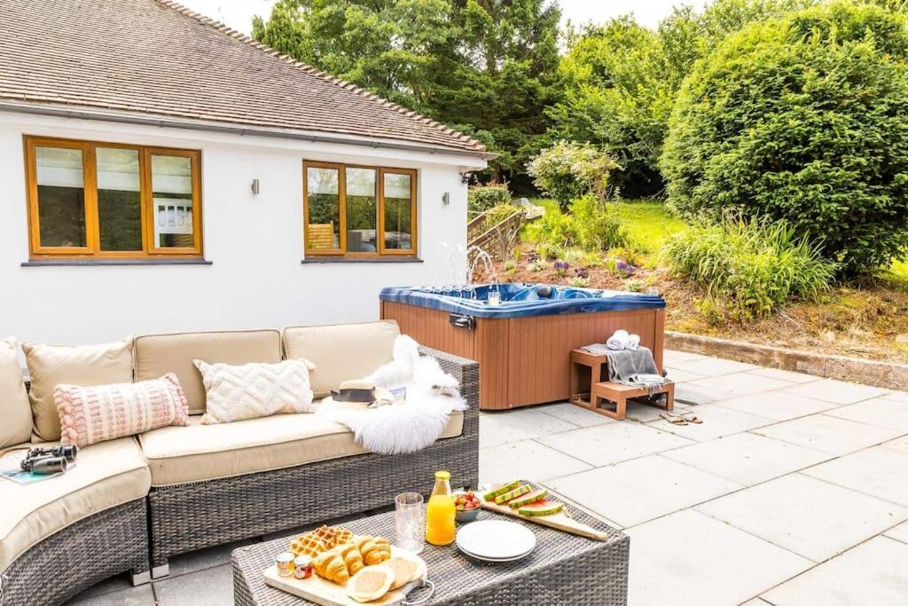Bramblewood - Cosy Chic, Hot Tub, Close To Beach Stokeinteignhead ภายนอก รูปภาพ