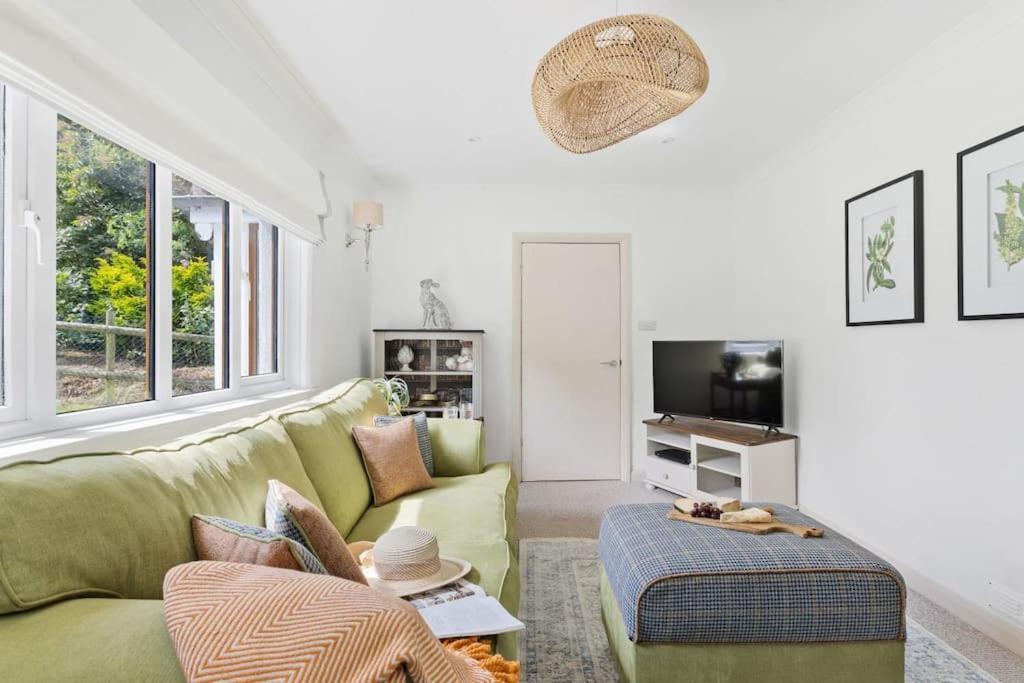 Bramblewood - Cosy Chic, Hot Tub, Close To Beach Stokeinteignhead ภายนอก รูปภาพ